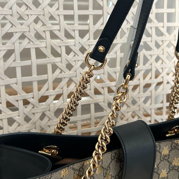 GUCCI GG Supreme Bee Padlock Tote, Medium - Picture 9 of 16